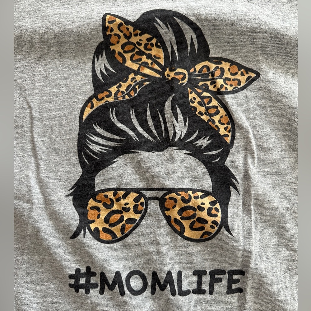 Mom Life Tee - Picture 4 of 4